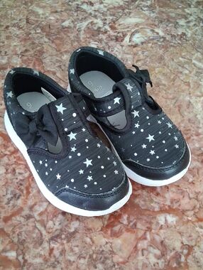 SIZE 9 ATHLETIC WORKS GIRL'S SLIP ON SNEAKERS WITH BOW